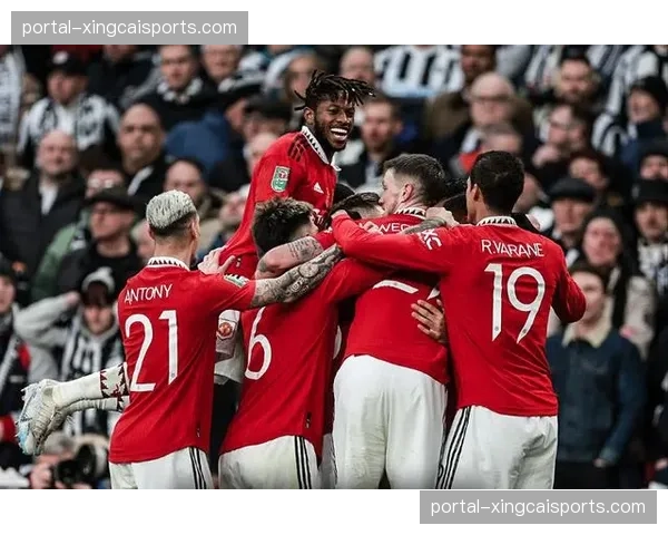 西汉姆联主场战平曼联 保级压力下展现顽强斗志