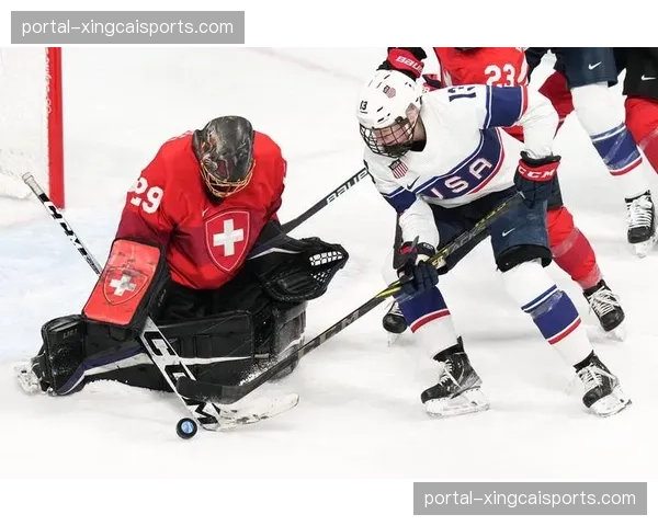 美国女子冰球加时逆转加拿大 队长希尔拉里奈特关键扳平球