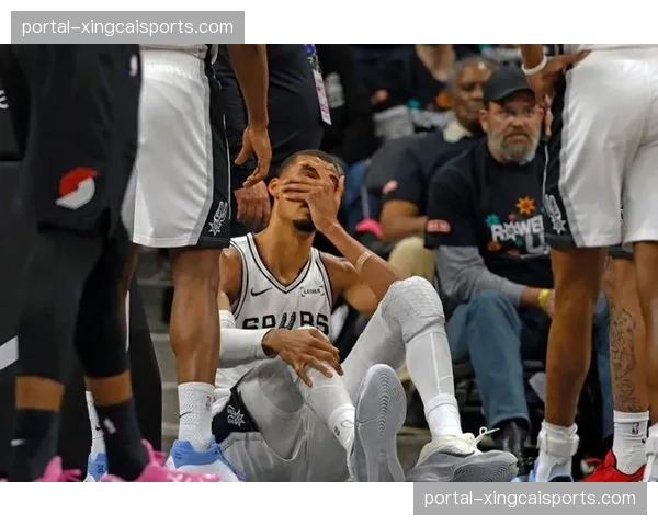 马刺次节遭遇得分荒时换上双塔 3分钟内限制对手仅得4分稳住局势